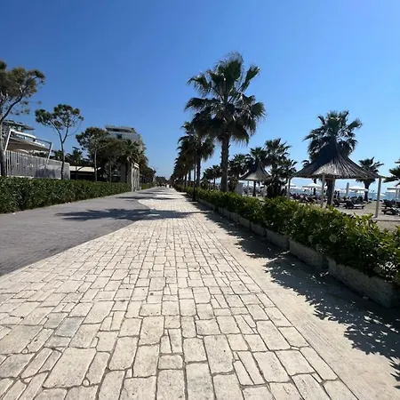 Red Rose Golem (Tirana)