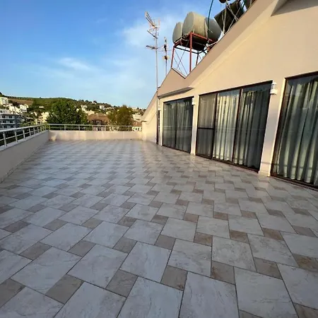 ゲストハウス Red Rose 4*