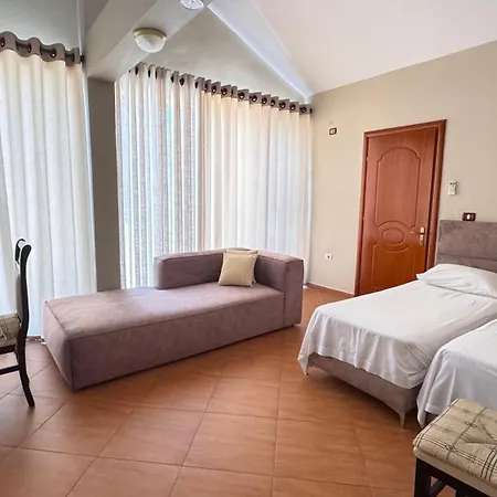 Red Rose Pensión 4*