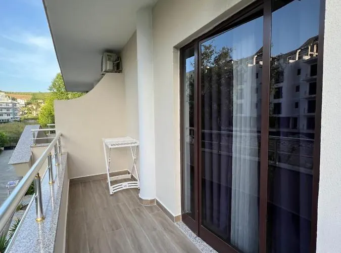 Red Rose 4* Golem (Tirana)