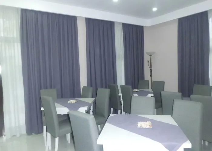 Guest house Red Rose Golem (Tirana)