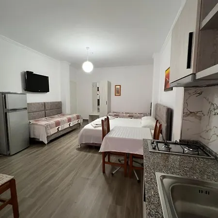Red Rose 2* Golem (Tirana)