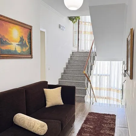 Red Rose 3* Golem (Tirana)