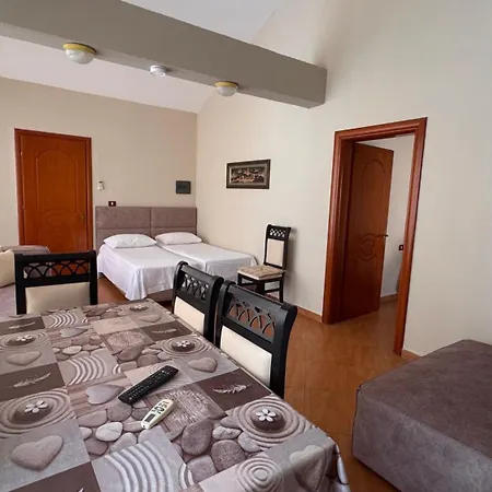 Πανσιόν Red Rose