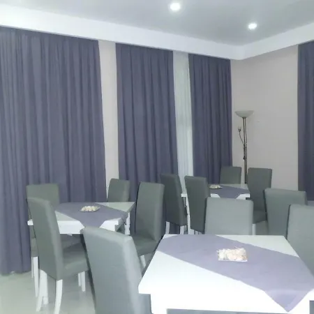Πανσιόν Red Rose Golem (Tirana)