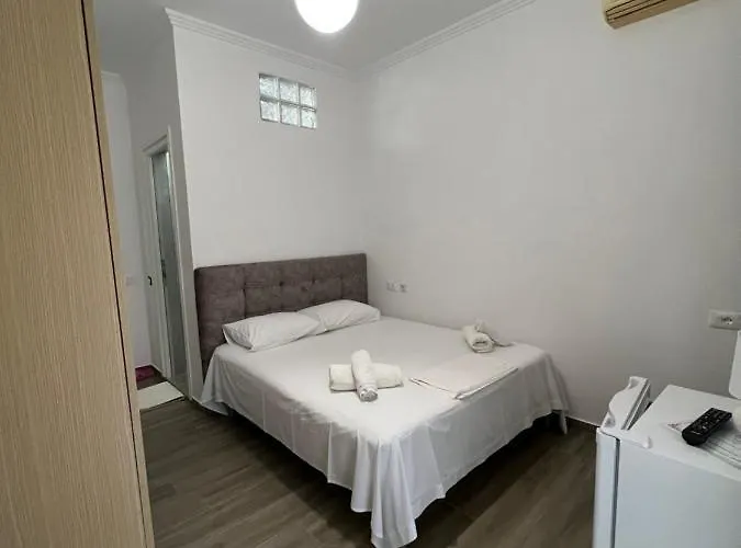 Red Rose Golem (Tirana)