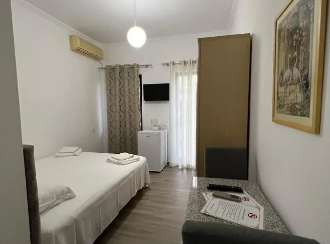 Red Rose 3* Golem (Tirana)