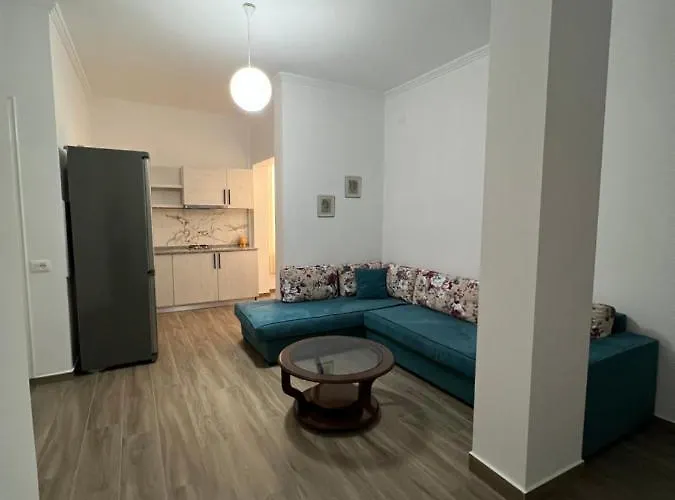 Pensión Red Rose Golem (Tirana)