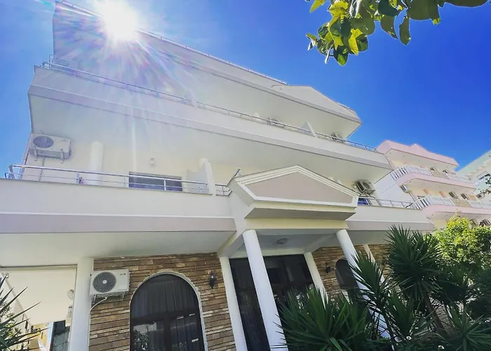 Red Rose 3* Golem (Tirana)