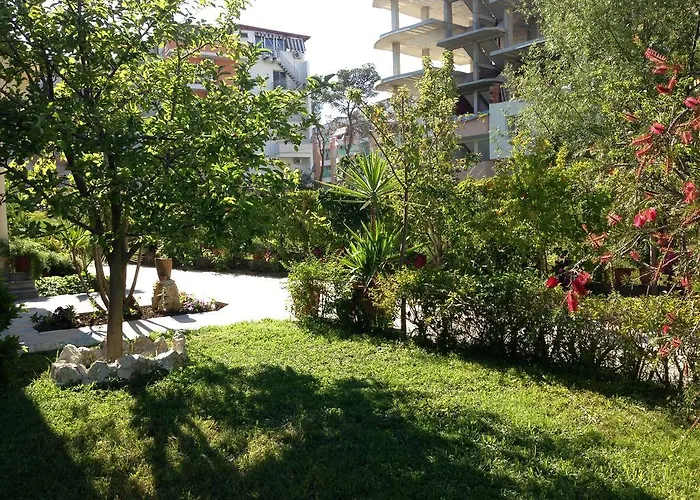 Red Rose 3* Golem (Tirana)